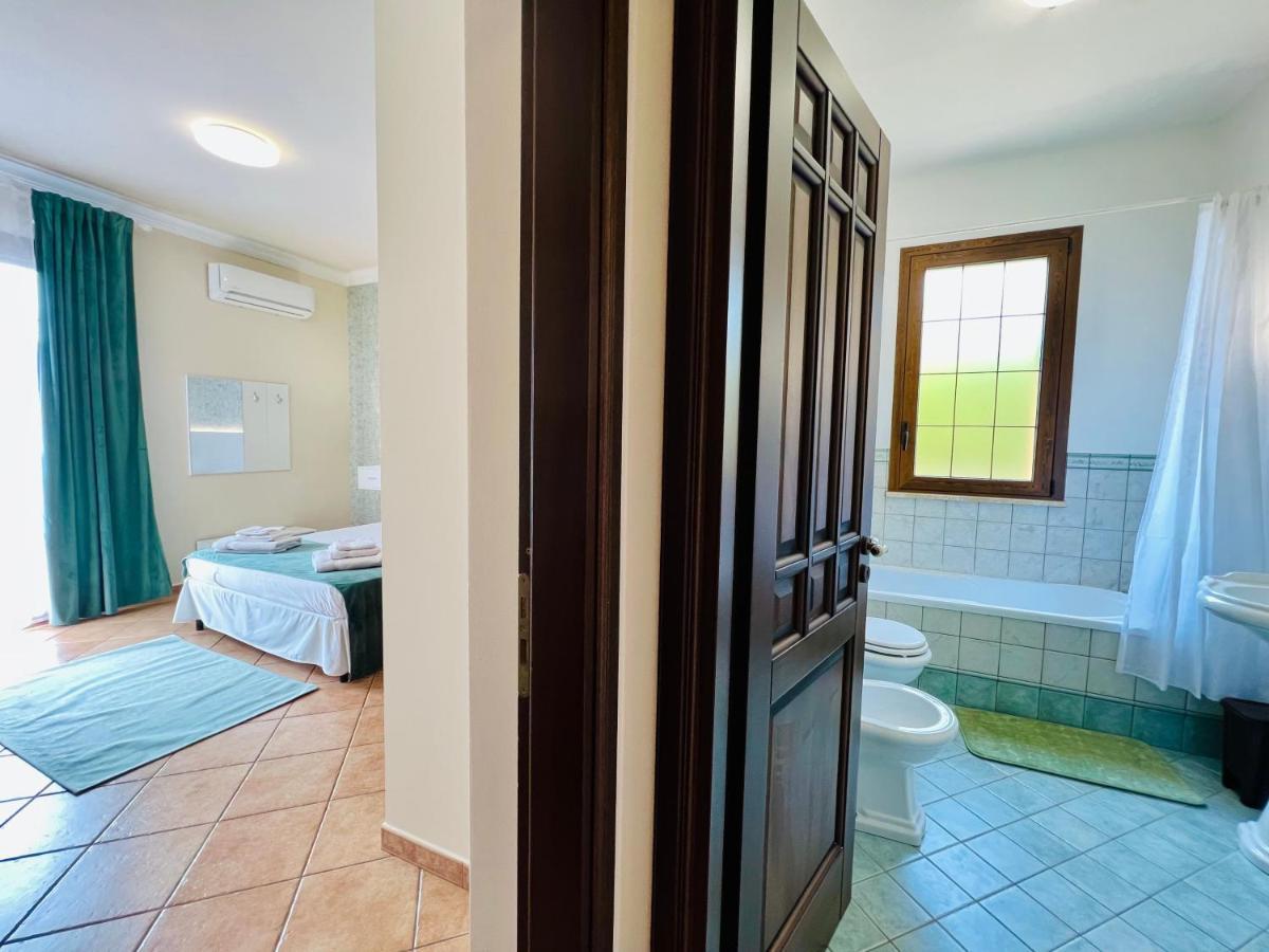 Casa Aieddu Hotel แตร์ราซีนี ภายนอก รูปภาพ
